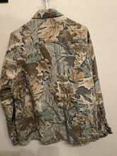 Load image into Gallery viewer, Vintage Walls Realtree Button Down