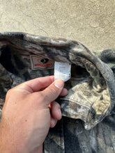 Load image into Gallery viewer, Vintage Mossy Oak Break Up Camo Chamois Button Up (XL)