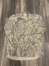Load image into Gallery viewer, 1990’s Distressed Mossy Oak Treestand Camo Strap Shirt (L)