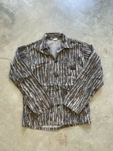 Load image into Gallery viewer, Vintage Liberty Realtree Camo 3-Pocket Button Up Shirt (M)