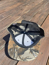 Load image into Gallery viewer, New Vintage Realtree Snapback Hat
