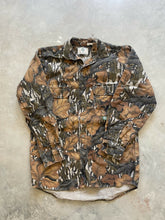 Load image into Gallery viewer, 1990’s Mossy Oak Fall Foliage Camo Chamois Shirt (S)