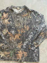 Load image into Gallery viewer, 2000’s Mossy Oak Breakup Camo Henley Shirt (2XL)