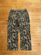 Load image into Gallery viewer, Vintage MossyOak Green Leaf Camo Adjustable Waist Pants (32-36”x31.5”)