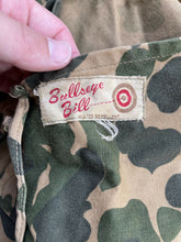 Load image into Gallery viewer, Vintage Bullseye Bill Duck Camo Very Adjustable Hunting Vest