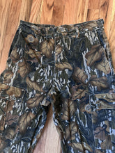Load image into Gallery viewer, Mossy oak vintage fall foliage hunting camo made in UsA 80s men’s size medium hunting pants