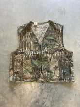 Load image into Gallery viewer, Vintage Realtree Camo Bird Vest (XL)
