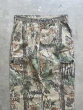 Load image into Gallery viewer, Vintage Liberty Realtree Camo Adjustable Waist Pants (M)