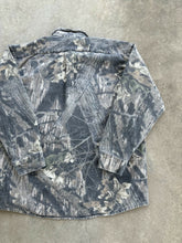 Load image into Gallery viewer, Vintage Mossy Oak Break Up Gen 1 Chamois Button Up (XL)