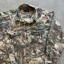 Load image into Gallery viewer, Vintage Realtree Camo Chamois Shirt (L)