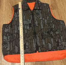 Load image into Gallery viewer, Vintage Winchester Trebark Reversible Puffer Vest XXL
