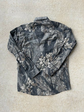 Load image into Gallery viewer, Vintage Rattlers Brand Mossy Oak Breakup Camo Lightweight Button Up Shirt (M)