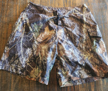Load image into Gallery viewer, Mossy oak board shorts