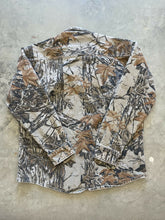 Load image into Gallery viewer, Vintage Realtree Camo Chamois Shirt (L)