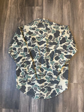 Load image into Gallery viewer, 1990’s Cabela’s Duck Camo Chamois Shirt (M)