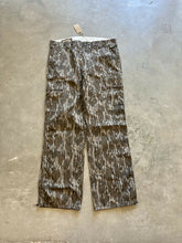 Load image into Gallery viewer, Vintage Remington Original Mossy Oak Bottomland Camo Pants (XL)