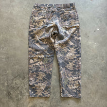 Load image into Gallery viewer, Vintage Denim Mossy Oak Forest Floor Camo Pants (L)