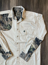 Load image into Gallery viewer, 1990’s Mossy Oak Companions Gen 1 Breakup Camo Button Up Shirt (M)