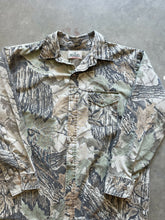 Load image into Gallery viewer, Vintage Lightweight Realtree Camo Button Up Shirt (XL)