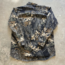 Load image into Gallery viewer, Vintage Mossy Oak Breakup Camo Chamois Shirt (XL)