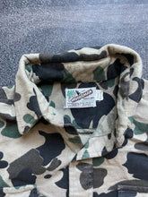 Load image into Gallery viewer, Vintage Woodsman Duck Camo Chamois Shirt (M Tall)