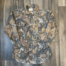 Load image into Gallery viewer, 1990’s Mossy Oak Fall Foliage Camo Strap Shirt (M)