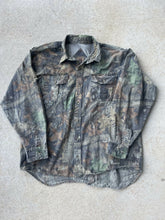 Load image into Gallery viewer, Vintage Walls Realtree Advantage Timber Camo Breathable Button-Up Shirt (2XL)