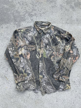 Load image into Gallery viewer, Vintage Mossy Oak Breakup Camo Chamois Shirt (XL)