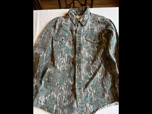 Load image into Gallery viewer, Vintage Mossy Oak Greenleaf 80’s shirt