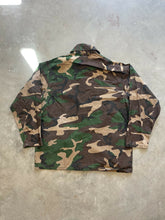 Load image into Gallery viewer, Vintage Woodland Camo Button Up Shirt (L)