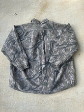 Load image into Gallery viewer, Vintage Mossy Oak Treestand Camo Chamois Shirt (2XL)