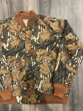 Load image into Gallery viewer, 90’s Mossy Oak Fall Foliage Camo Bomber Jacket (M) 🇺🇸