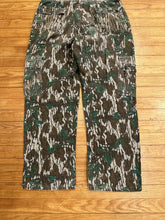 Load image into Gallery viewer, Vintage MossyOak Green Leaf Camo Adjustable Waist Pants (32-36”x31.5”)