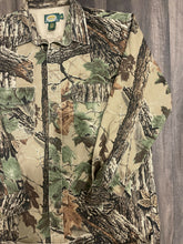 Load image into Gallery viewer, Vintage Cabela’s Realtree Camo Chamois Shirt (L)