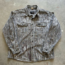 Load image into Gallery viewer, Vintage Realtree Camo Chamois Shirt (L)