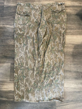 Load image into Gallery viewer, Vintage Mossy Oak Greenleaf Camo Pants (2XL)