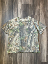 Load image into Gallery viewer, Vintage Realtree Hardwoods Camo T-Shirt (2XL)