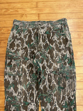 Load image into Gallery viewer, Vintage MossyOak Green Leaf Camo Adjustable Waist Pants (32-36”x31.5”)
