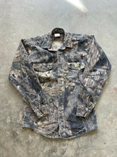 Load image into Gallery viewer, 1990’s Mossy Oak 1st Generation Breakup Camo Chamois Shirt (S)