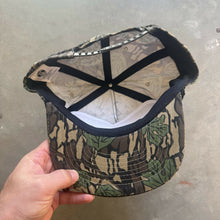 Load image into Gallery viewer, Vintage Camo T&amp;N Electric Rope Hat