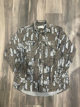 Load image into Gallery viewer, Vintage Trebark Camo Chamois Shirt (L)