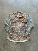 Load image into Gallery viewer, 2000’s Mossy Oak Breakup Camo Faded Button Up Shirt (L)