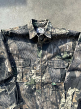 Load image into Gallery viewer, Vintage Mossy Oak Break Up Button Up (L)