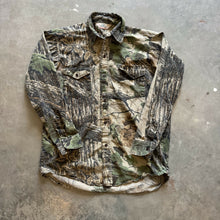Load image into Gallery viewer, Vintage Realtree Camo Button Up Shirt (XL)