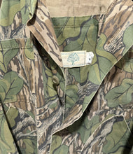 Load image into Gallery viewer, Mossy Oak Full Foliage 6 Pocket Jacket (M)