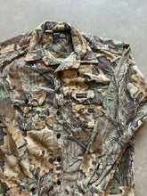 Load image into Gallery viewer, Vintage Rattlers Brand Realtree Advantage Camo Chamois Shirt (M)