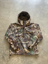 Load image into Gallery viewer, Vintage Cabela’s Realtree Advantage Timber Camo Jacket (M)