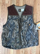 Load image into Gallery viewer, Carhartt Mossy Oak Treestand Camo Hunting Vest men’s size Medium vintage NEW