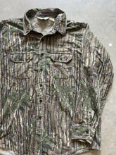 Load image into Gallery viewer, Vintage Backduck Realtree Camo Chamois Shirt (XL)