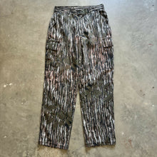 Load image into Gallery viewer, Vintage Realtree Camo Pants (M)